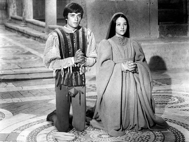 Lama absen dari layar perak, aktris senior Olivia Hussey kembali muncul lagi. Kali ini bukan karena bermain di film baru, melainkan gugatannya terhadap Paramount Pictures. (Foto: Dok. IMDB)