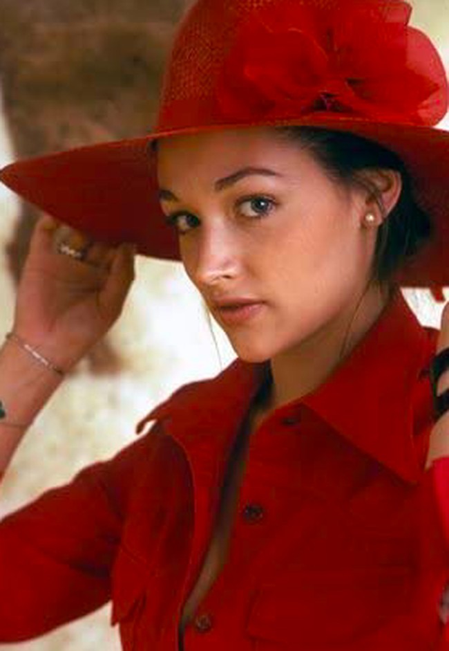 Saat berusia 7 tahun, ia pindah ke Inggris bersama ibunya. Di sana, ia menghabiskan lima tahun belajar akting di sebuah sekolah drama. (Foto: Dok. IMDB)