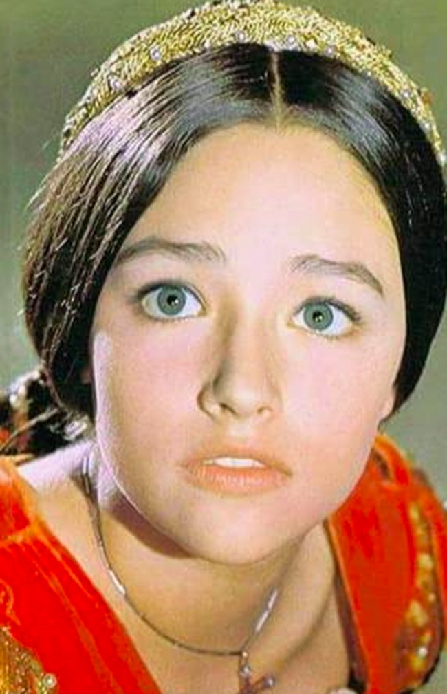 Olivia merasa Paramount semakin melakukan eksploitasi setelah menyebarkan foto adegan tersebut tanpa seizinnya. Leonard juga mengaku dirugikan. Mereka lantas mengajukan tuntutan ke pengadilan Santa Monica dengan nilai gugatan mencapai US$ 100 juta. (Foto: Dok. IMDB)