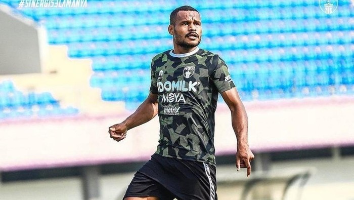 Pemain Persita Tangerang Israel Wamiau gabung ke tim Persipura Jayapura
