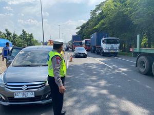 Ertiga Berhenti Mendadak di Tol Waru karena Pengemudinya Meninggal