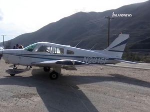 Mesin Pesawat Rusak, Pilot Remaja Ini Mendarat Darurat di Jalan Raya