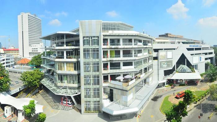 Di Surabaya, ada beberapa mal yang menjadi pusat perbelanjaan HP. Salah satunya World Trade Center (WTC).