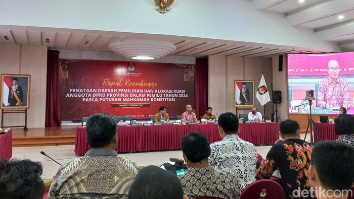 Rapat koordinasi bersama KPU Provinsi/KIP Aceh mengenai penataan dapil, di kantor KPU RI, Menteng, Jakarta Pusat, Kamis (5/1/2023).