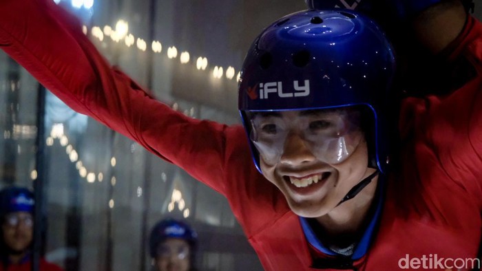 Seru! Rasakan Sensasi Terbang di iFLY Trans Studio Cibubur