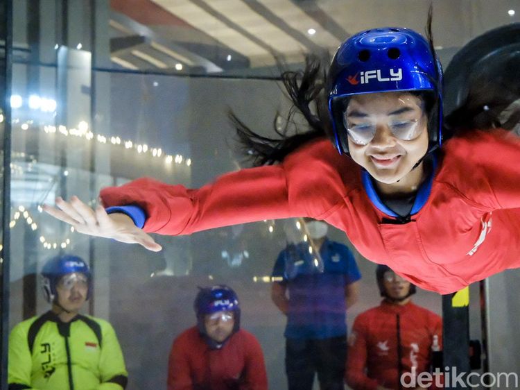 Seru! Rasakan Sensasi Terbang di iFLY Trans Studio Cibubur