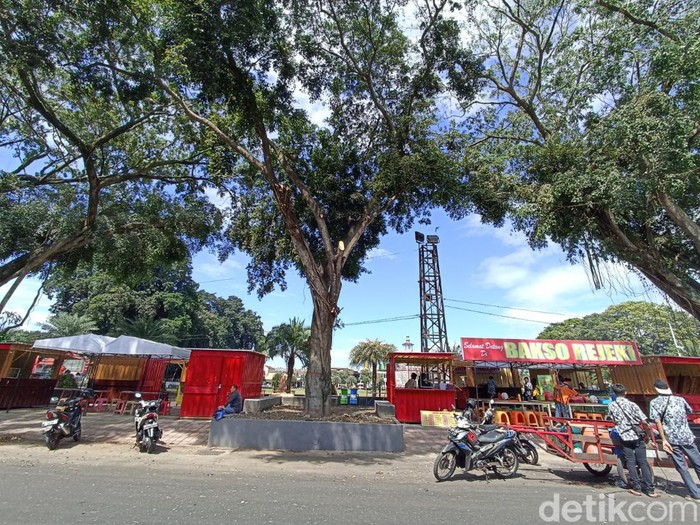 Relokasi PKL alun-alun kota Blitar