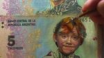 Respons Inflasi, Seniman Argentina Melukis di Atas Uang Kertas