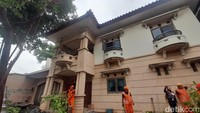 Rumah Ibu Eny berada di kawasan Cakung, Jakarta Timur. Ibu Eny hanya tinggal berdua bersama putranya Tiko. (Foto: Ilham/detikcom)