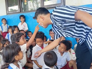 Guru SD di Pedalaman NTT Punya Cara Kreatif biar Belajar Lebih Asyik