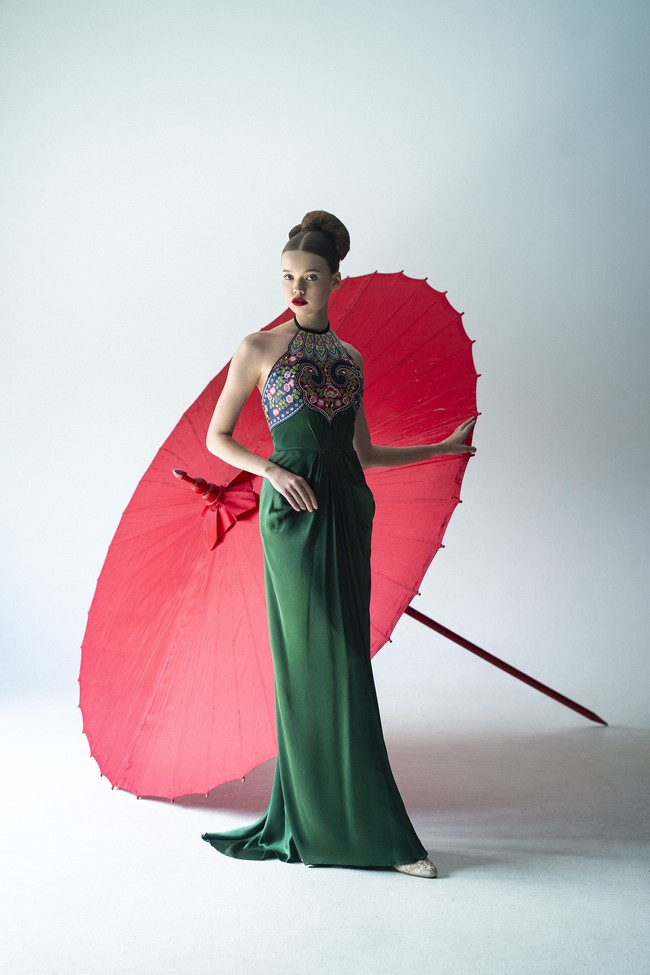 Sebastian Gunawan merilis koleksi busana untuk TahunBbaru Imlek 2023 yang terinspirasi dari dinasti Tang dan dinasti Qing, serta dikerjakan dengan teknik dan ilmu fashion Eropa. (Foto: Dok. Sebastian Gunawan/Ryan Tandya)