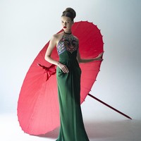 Sebastian Gunawan merilis koleksi busana untuk TahunBbaru Imlek 2023 yang terinspirasi dari dinasti Tang dan dinasti Qing, serta dikerjakan dengan teknik dan ilmu fashion Eropa. (Foto: Dok. Sebastian Gunawan/Ryan Tandya)