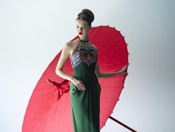 Foto: 10 Busana Karya Sebastian Gunawan untuk Tahun Baru Imlek 2023