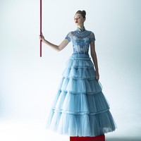 Sebastian Gunawan merilis koleksi busana untuk TahunBbaru Imlek 2023 yang terinspirasi dari dinasti Tang dan dinasti Qing, serta dikerjakan dengan teknik dan ilmu fashion Eropa.  (Foto: Dok. Sebastian Gunawan/Ryan Tandya)