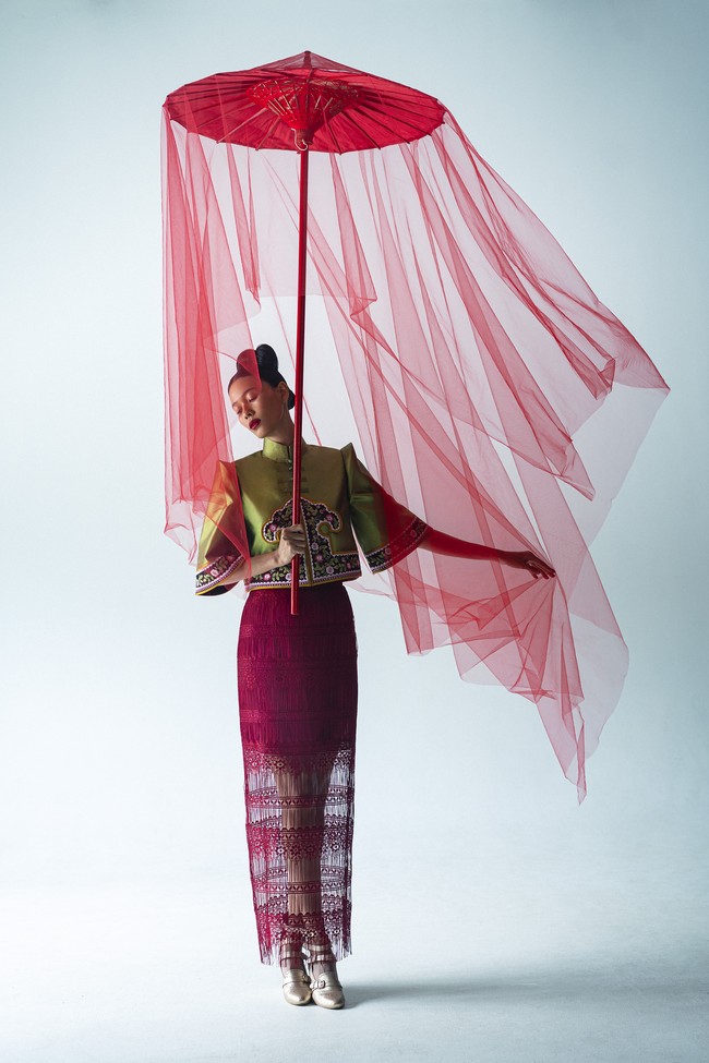 Sebastian Gunawan merilis koleksi busana untuk TahunBbaru Imlek 2023 yang terinspirasi dari dinasti Tang dan dinasti Qing, serta dikerjakan dengan teknik dan ilmu fashion Eropa.  (Foto: Dok. Sebastian Gunawan/Ryan Tandya)