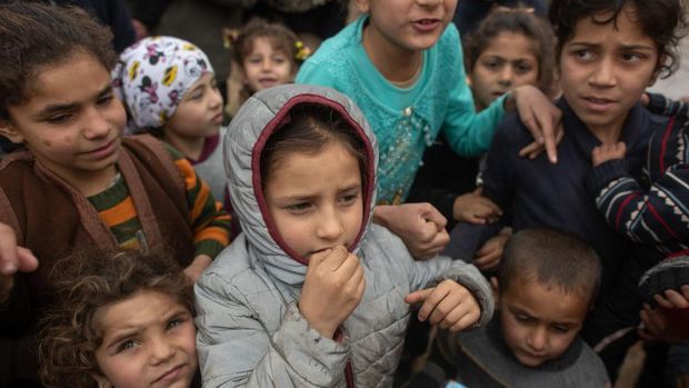Hari Anak Yatim Korban Perang Sedunia dikenal dengan World Day of War Orphans. Hari besar internasional ini diperingati pada tanggal 6 Januari setiap tahunnya.