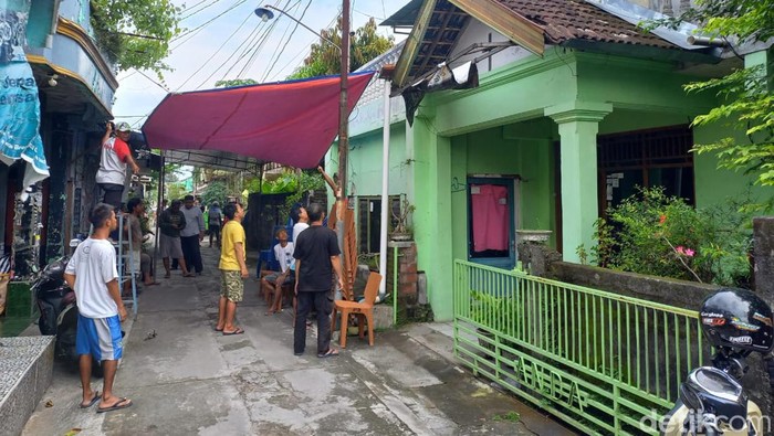 Suasana rumah duka Dyah Sujirah alias Mbak Pon istri Wiji Thukul di Solo, Kamis (5/1/2023).