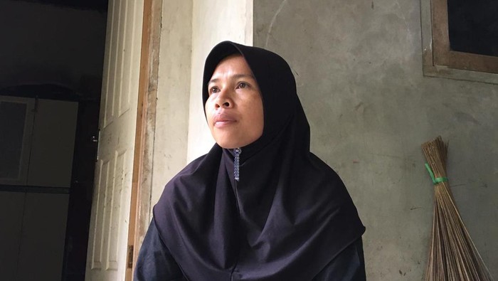 Sukiani (28) tetangga korban FS mengenang korban sebelum dibunuh oleh suaminya inisial MR bersama dua anggota keluarganya, Kamis (4/1/2023). Foto: Ahmad Viqi/detikBali.