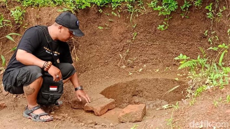 Sumur kuno ditemukan di Dusun Kropakan, Desa Mranggen, Kecamatan Jatinom, Klaten. Foto diambil Kamis (5/1/2023). Sumur kuno ditemukan di Dusun Kropakan, Desa Mranggen, Kecamatan Jatinom, Klaten. Foto diambil Kamis (5/1/2023).
