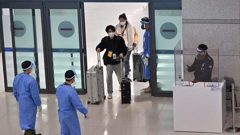 Turis China tiba di Bandara Incheon Korea Selatan