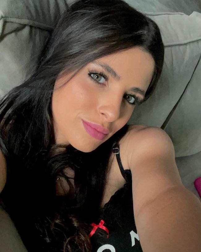 Kini Valentina Cervantes terlihat lebih fokus mengurus keluarga. Foto: Instagram @valucervantes