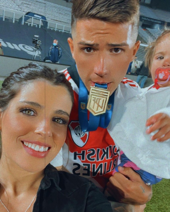 Valentina pun cukup sering membagikan kemesraannya dengan Fernandez. Ia tampak jarang absen di berbagai pertandingan penting dari pacarnya. Foto: Instagram @valucervantes