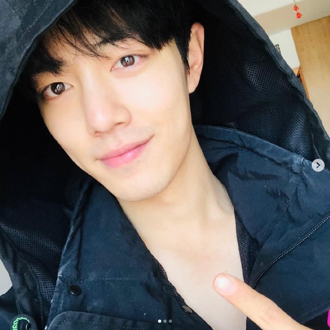 Xiao Zhan, aktor Cina yang mengawali kariernya sebagai personel grup X Nine ada di urutan kedua pria tertampan di dunia pilihan penggemar. Dia meraih popularitas setelah membintangi drama kolosal Untamed yang tayang di Netflix pada 2019 dan drama romantis The Oath of Love. Foto: Instagram