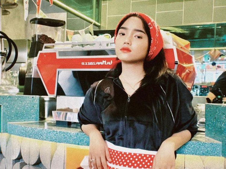 10 Potret Selebriti yang Magang hingga Makan di Karens Diner