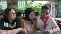 Nathalie Holscher berani bawa sang nenek untuk mencoba makan burger di restoran Karen’s Diner. Video pengalamannya cukup lucu dan menghibur. Foto: Site News