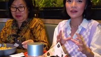 Terakhir ada food vlogger ternama Mgdalenaf yang bawa sang ibu ke Karen’s Diner, yang berakhir diceramahi. Foto: Site News