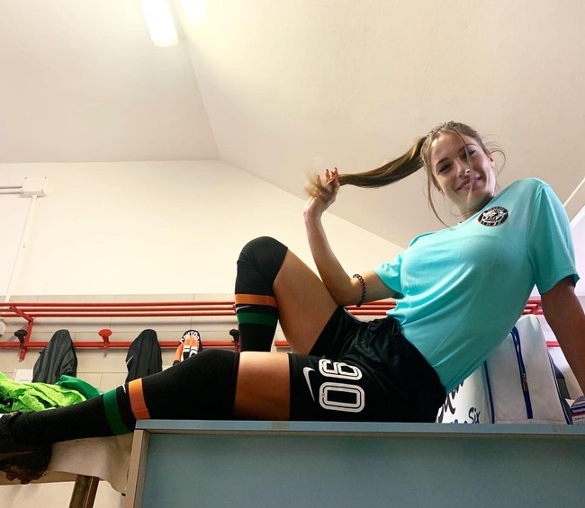 Agata bermain sebagai gelandang yang tergabung dalam tim wanita Serie B klub Venezia. Wanita 29 tahun tersebut disebut sebagai salah satu pemain amatir yang berpotensi.Foto: Instagram @agataisabelva