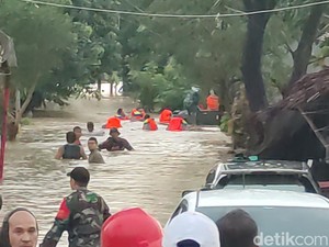 Banjir Bandang di Dinar Indah Semarang gegara Tanggul Jebol 20 Meter