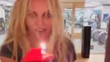 Britney Spears Bikin Heboh Usai Pamer Aksi Bakar Lidah