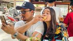 Momen Denny Sumargo Kulineran, Makan Bakso hingga Burger Bareng Istri