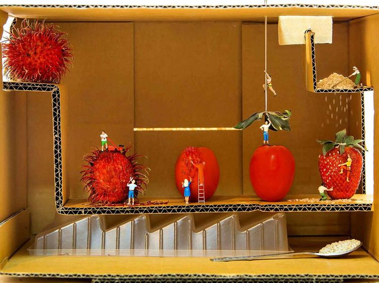 Desainer Ini Gabungkan Makanan dengan Miniatur Orang yang Menggemaskan