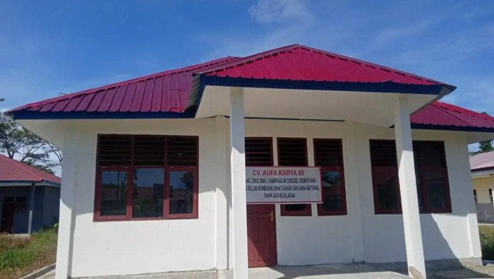 Gedung UKS SMAN 1 Sampaga disegel.