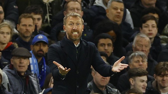 Soccer Football - Premier League - Chelsea v Manchester City - Stamford Bridge, London, Britain - January 5, 2023 Chelsea manager Graham Potter reacts Action Images via Reuters/John Sibley EDITORIAL USE ONLY. No use with unauthorized audio, video, data, fixture lists, club/league logos or live services. Online in-match use limited to 75 images, no video emulation. No use in betting, games or single club /league/player publications.  Please contact your account representative for further details.