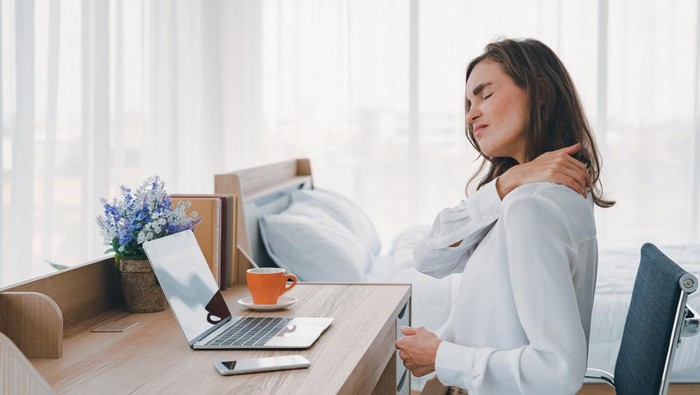 17 Penyebab Badan Terasa Sakit Semua dan Cara Mengatasinya