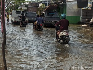 Jalur Alternatif Demak-Semarang Desa Kalisari Terendam Banjir Lagi