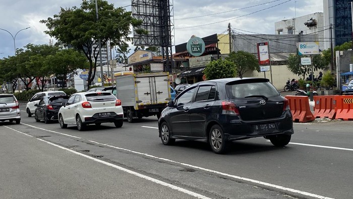 Jalan Margonda, Depok, berlubang (Devi-detikcom)