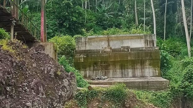 'Jembatan siluman' di Desa Mekarsari, Naringgul, Cianjur.