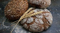 Roti memang enak, tapi bikinnya rumit dan sulit. Banyak netizen setuju jika roti lebih baik dibeli saja di bakery alih-alih coba membuat sendiri di rumah.