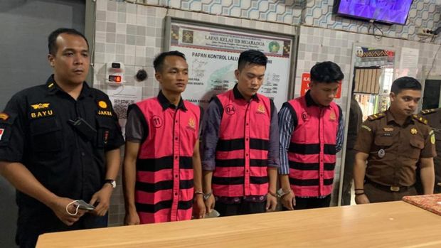 Kejati Sumsel saat menghadirkan 3 pegawai Bank Sumsel Babel (Foto: Istimewa)