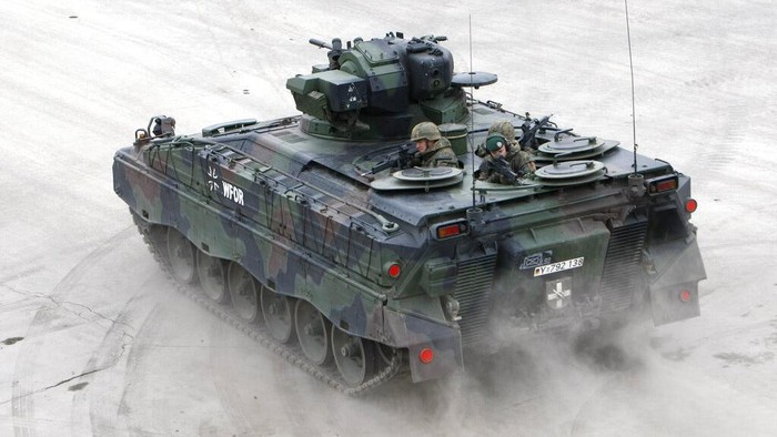 Kendaraan Tempur Lapis Baja Jerman dan AS Akan Perkuat Ukraina Amerika Serikat dan Jerman mengumumkan kesepakatan untuk mengirimkan kendaraan tempur lapis baja ke Ukraina. Disebutkan dalam pernyataan itu bahwa AS akan mengirimkan Kendaraan Tempur Infanteri Bradley, sedangkan Jerman akan mengirimkan Kendaraan Tempur Infanteri Marder.
