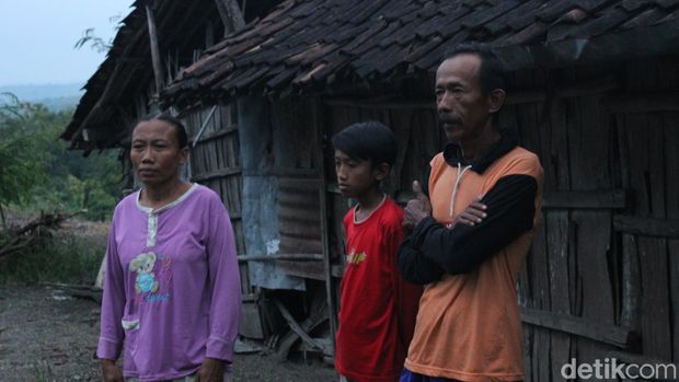 Kisah 2 keluarga hidup tanpa listrik di Hutan Blora, Kamis (6/1/2023).