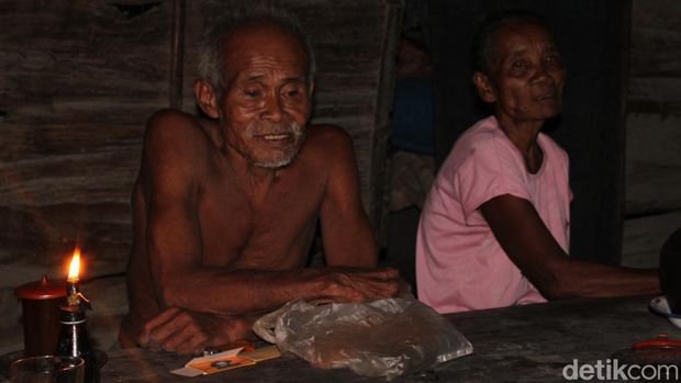 Kisah 2 keluarga hidup tanpa listrik di Hutan Blora, Kamis (6/1/2023).