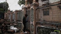 Suasana terkini rumah mewah milik Ibu Eny dan Tiko di kawasan Cakung, Jakarta Timur, Jumat (6/1/2023). Ternyata Ibu Eny dulunya memiliki sebuah usaha sebagai rekanan instansi pemerintah.