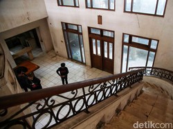 Foto Rumah Ibu Eny dan Tiko yang Viral, Mewah Tapi Terbengkalai Tanpa Listrik