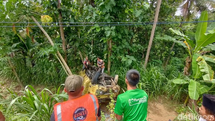 Kondisi truk usai terlibat kecelakaan di Kulon Progo, DIY, Jumat (6/1/2023).