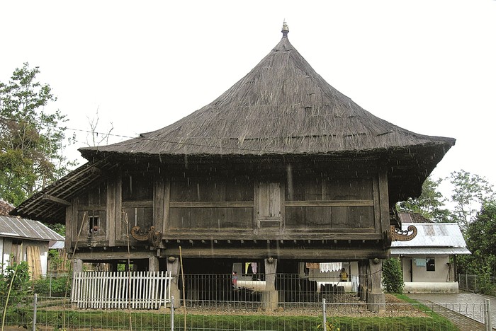 Lamban pesagi, rumah adat Lampung